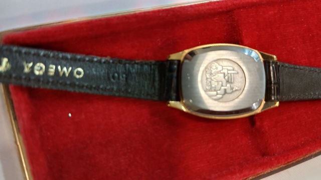 Relógio Omega Quartzo Vintage