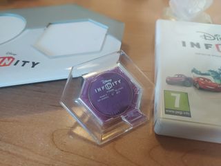 Juego Infinity + amiibos + base de porta