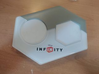 Juego Infinity + amiibos + base de porta