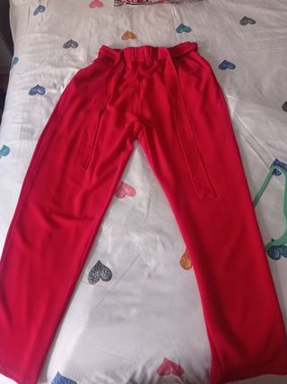 Pantalón rojo fluido