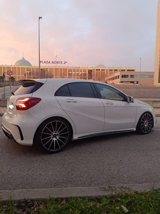Mercedes-Benz Clase A 200 amg(Cambio)