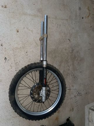 Rueda delantera y traseraBeta con horquilla Paioli