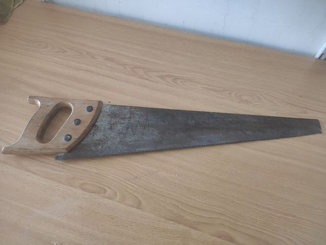 Sierra de mano antigua