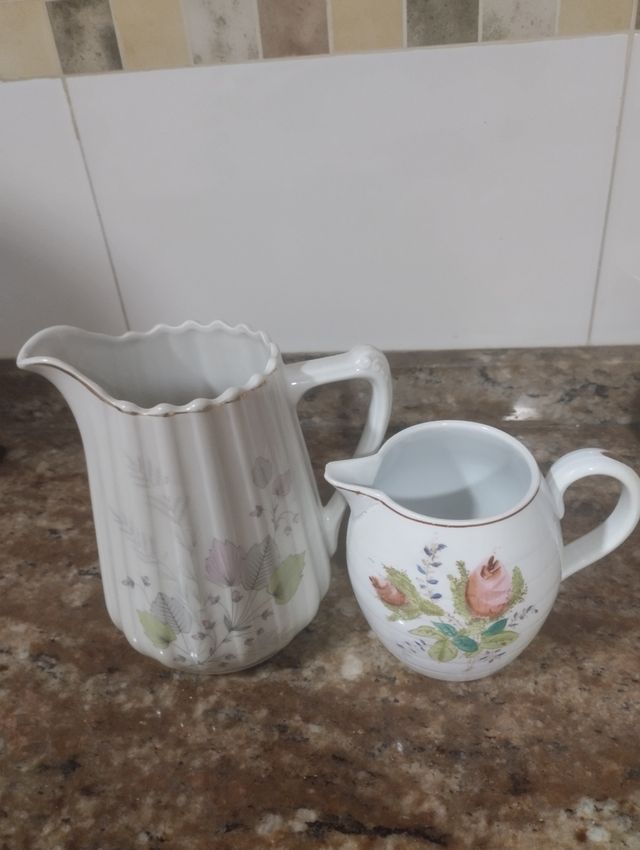 Juego Jarra y Lechera Porcelana