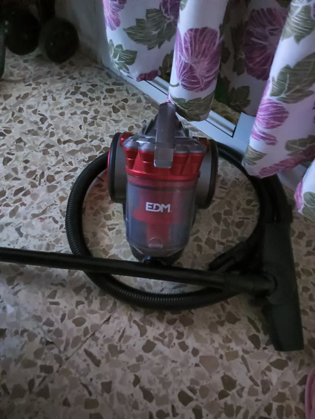 Aspiradora EDM roja