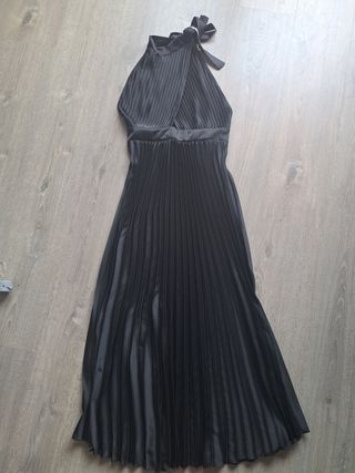 Vestido negro plisado