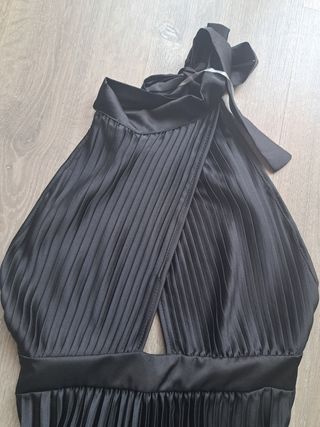 Vestido negro plisado