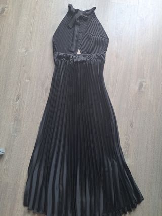 Vestido negro plisado