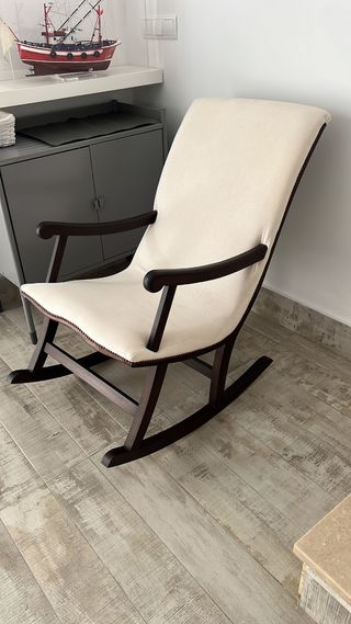 Mecedora madera beige