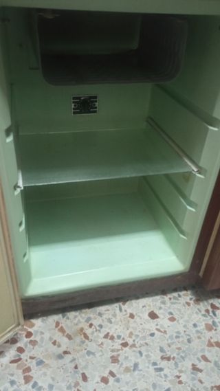 Nevera y congelador con mueble bar