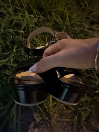 Sandalias Bimba y Lola charol negras