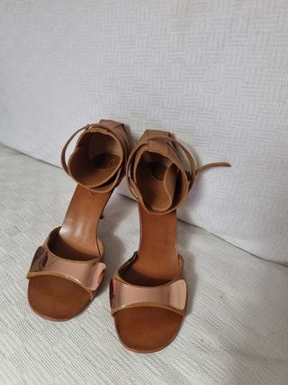 Sandalias Uterqüe piel marrón-cobrizo,