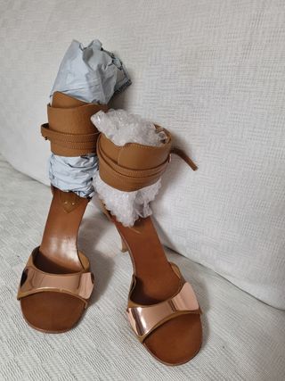 Sandalias Uterqüe piel marrón-cobrizo,