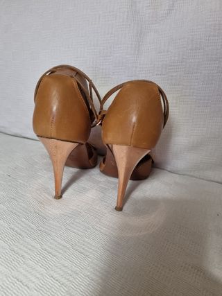 Sandalias Uterqüe piel marrón-cobrizo,