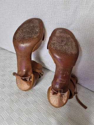 Sandalias Uterqüe piel marrón-cobrizo,