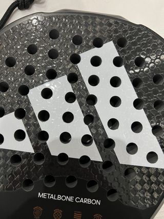 Pala Adidas Metalbone Carbon 2023.