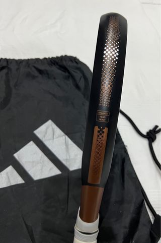 Pala Adidas Metalbone Carbon 2023.