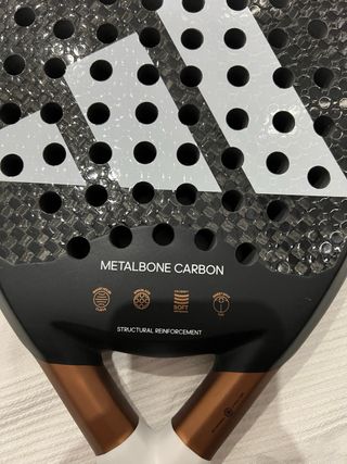 Pala Adidas Metalbone Carbon 2023.