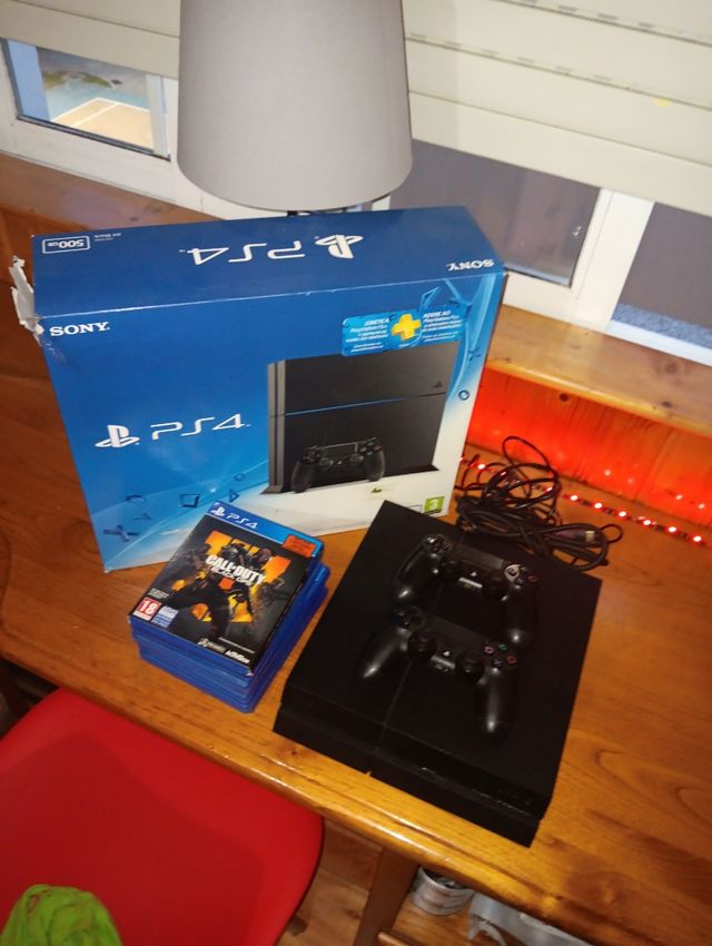 PS4 (PlayStation 4) negra