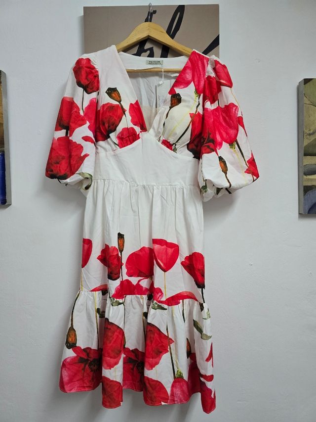 Vestido floral rojo y blanco