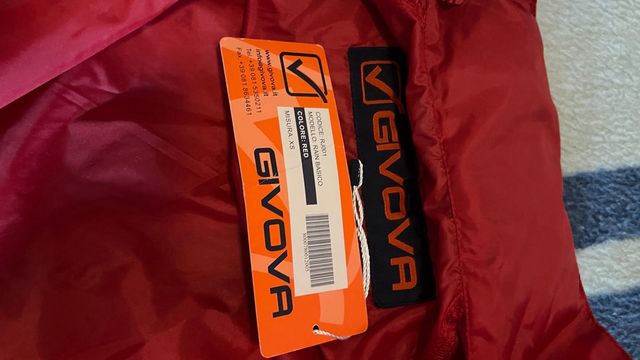 Chubasquero Givova rojo