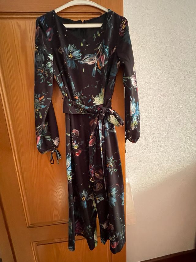 Vestido y mono estampado flores 10€ cada uno