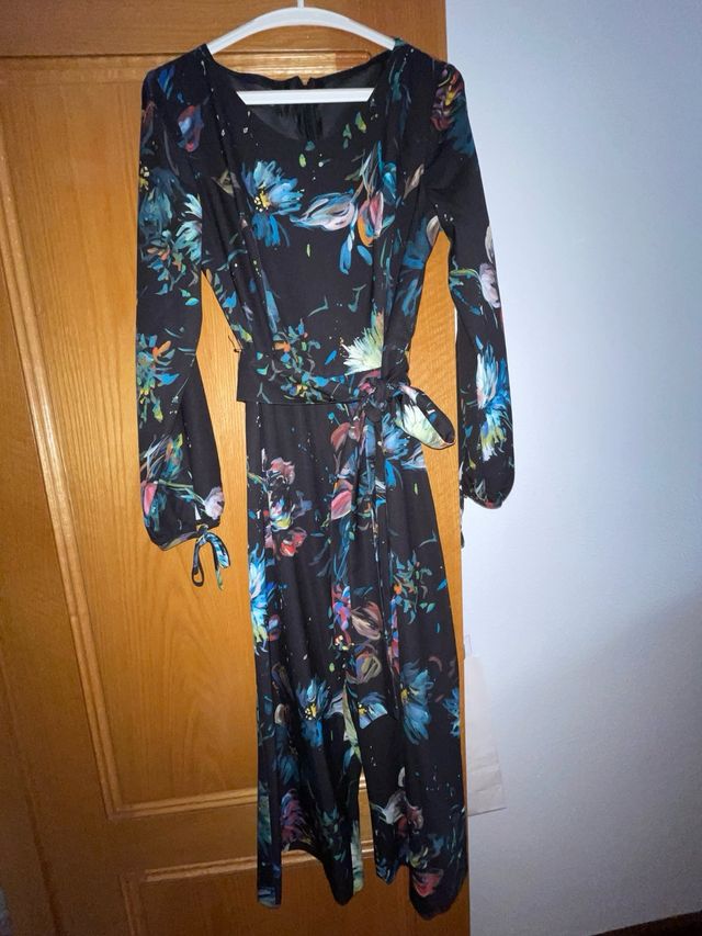 Vestido y mono estampado flores 10€ cada uno