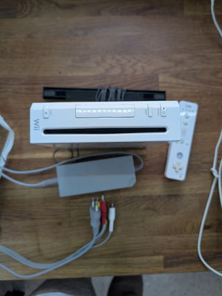 Wii blanca + mando y cables