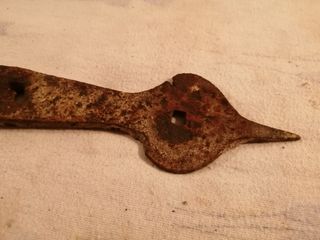 Bisagra antigua de hierro