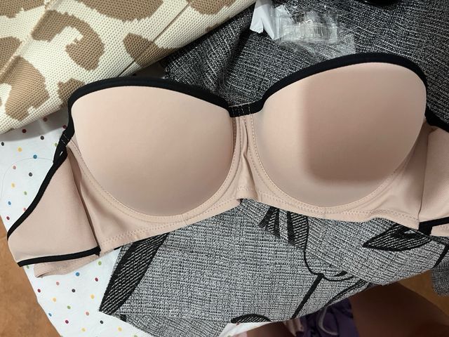 Top corto beige & shorts negros