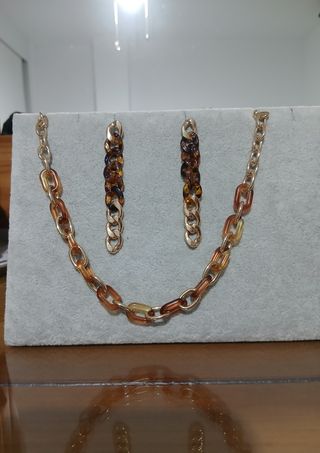 Collar y pendientes dorados pvp en tienda 39€