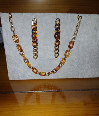 Collar y pendientes dorados pvp en tienda 39€