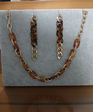 Collar y pendientes dorados pvp en tienda 39€
