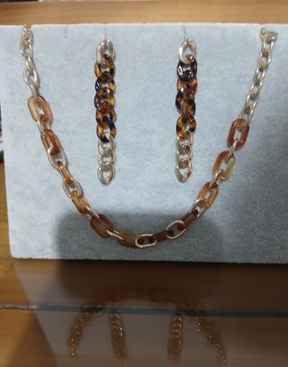 Collar y pendientes dorados pvp en tienda 39€