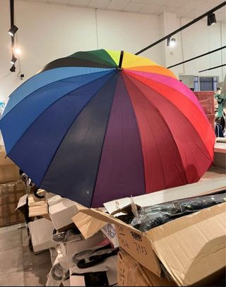 Paraguas arcoiris gigante LGTBI
