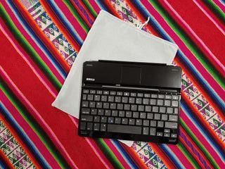Teclado QWERTY Bluetooth para tablet