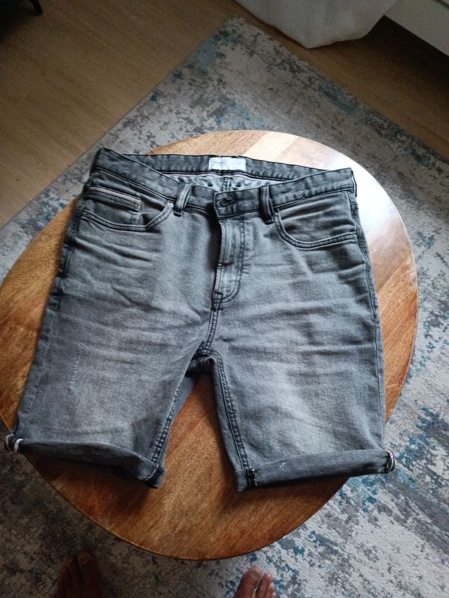 3 pantalones Levi's 501 cortos, volcom y springfie