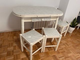 Mesa extensible blanca - madera con bancos
