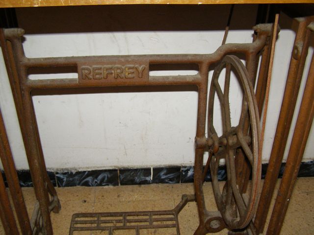 Máquina coser Refrey Antigua