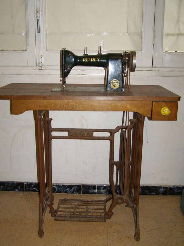 Máquina coser Refrey Antigua