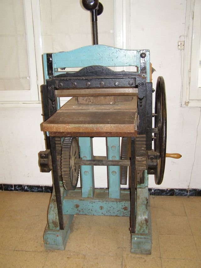 Guillotina antigua de imprenta