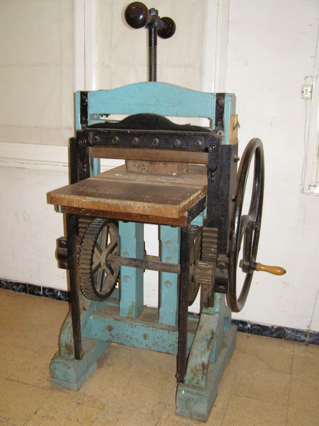 Guillotina antigua de imprenta