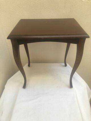 Tavolinetto in stile Luigi XV – Eleganza