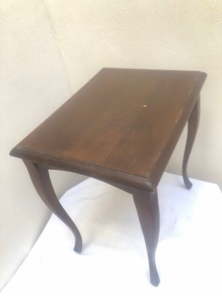 Tavolinetto in stile Luigi XV – Eleganza