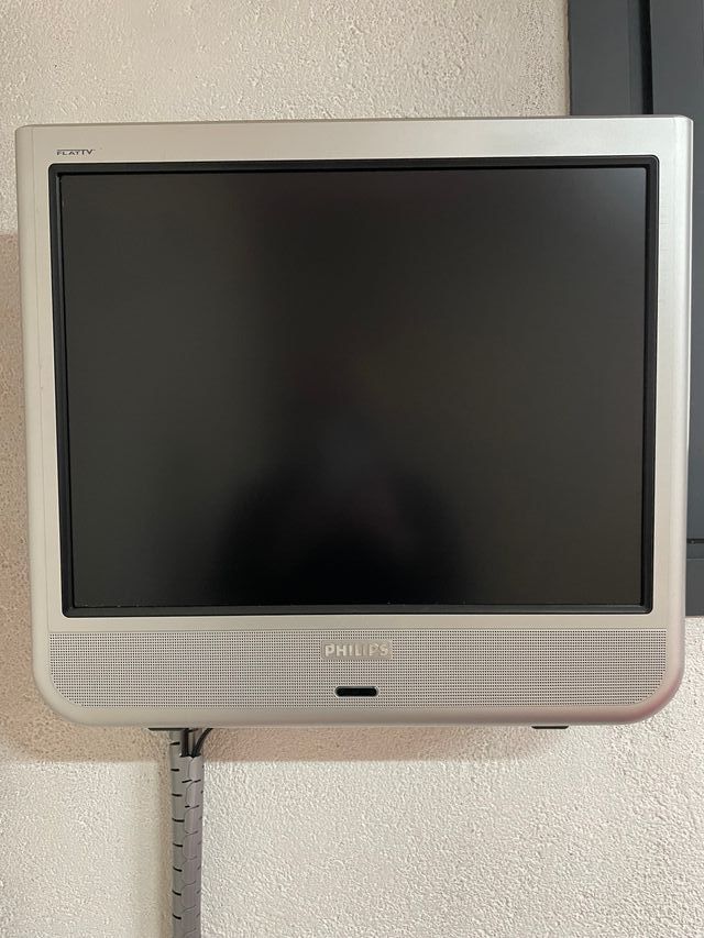 TV Philips Flat 20" plata