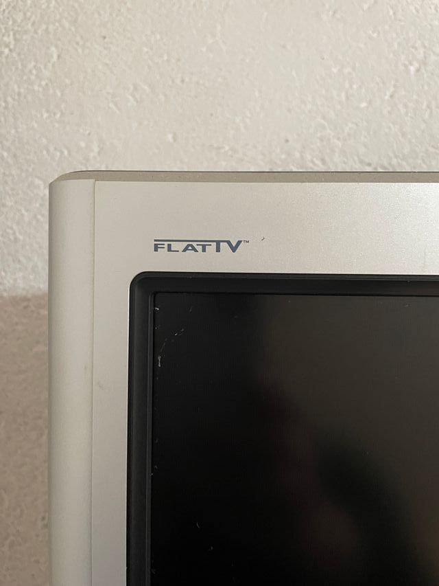 TV Philips Flat 20" plata