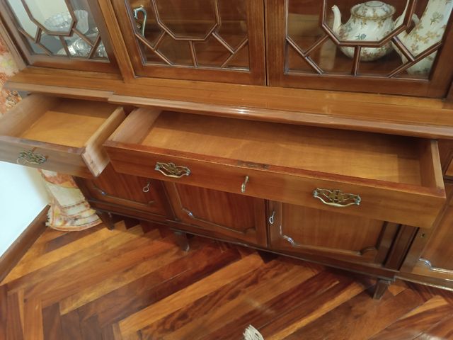 Vitrina aparador años 60. Madera y cristal