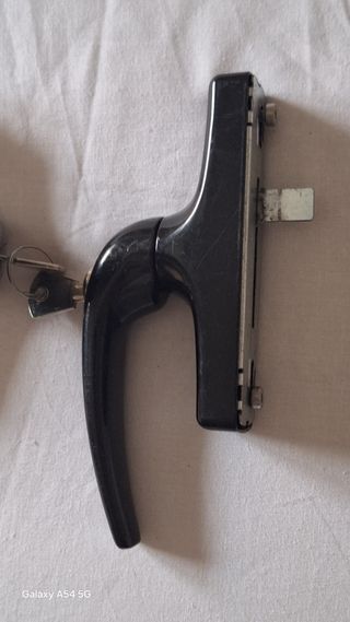 Manillas ventanas negras c/llave