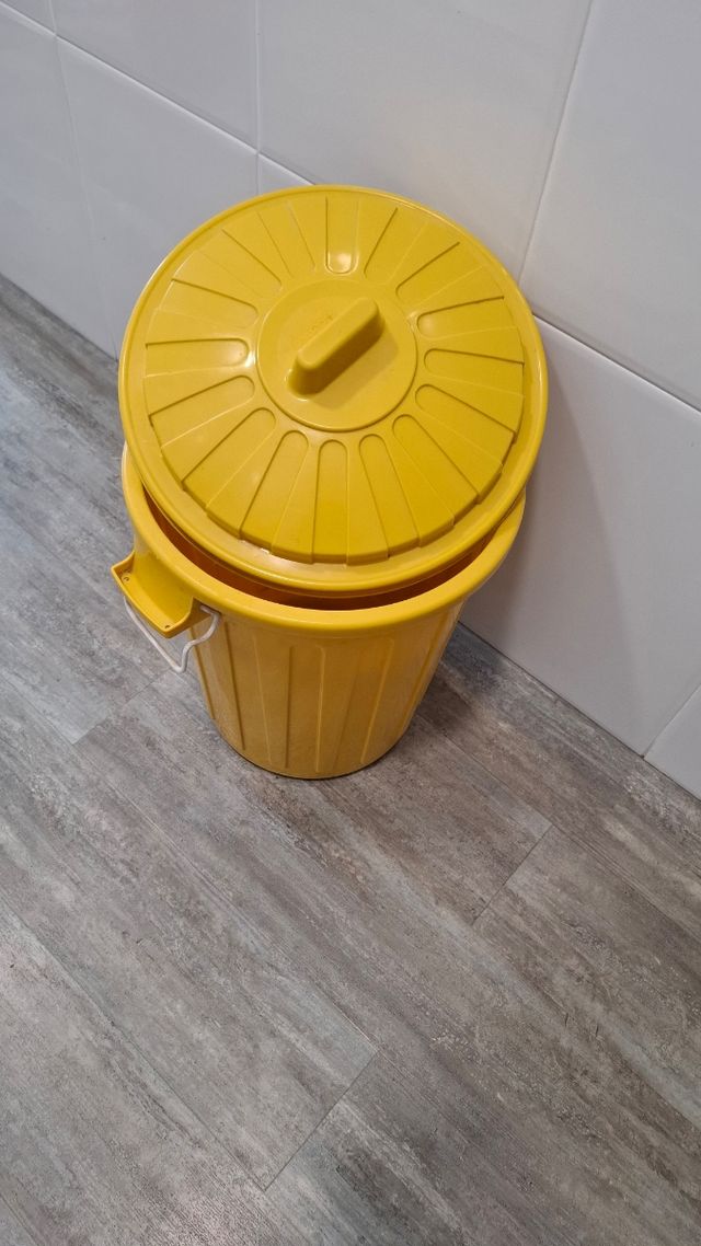 Cubo basura amarillo 23L