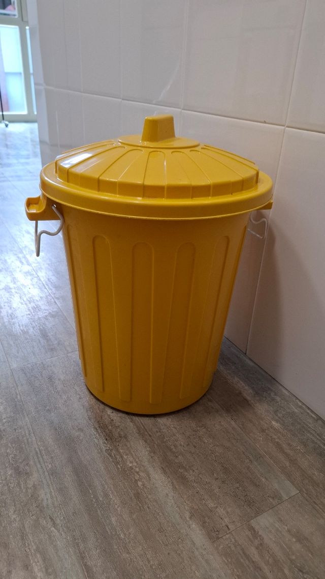Cubo basura amarillo 23L